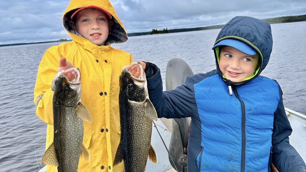 f5d119d2-5a0c-4569-8e89-77ffdce7a4b6 kids fishing on Sag lake